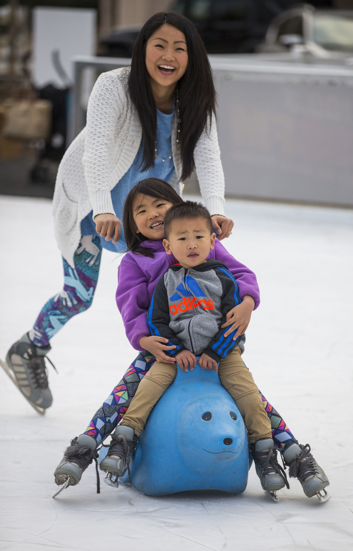 20161129g_nws_skating standalone_trio